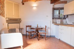 Køkken eller tekøkken på Cozy Bruni House in Florence