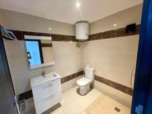 Ένα μπάνιο στο malabata tanger