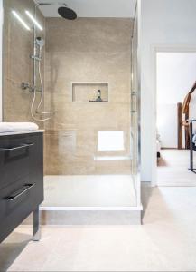 Ένα μπάνιο στο La Grange de Gigi