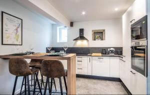 Η κουζίνα ή μικρή κουζίνα στο La Grange de Gigi +4 φωτογραφίες