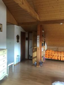 Postel nebo postele na pokoji v ubytování 1-room apartment under roof with view