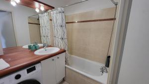 Koupelna v ubytování expat renting - Le Grenadin - Piscine - Parking + 20 fotografií