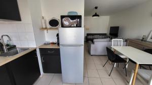 Kuchyň nebo kuchyňský kout v ubytování expat renting - Le Grenadin - Piscine - Parking