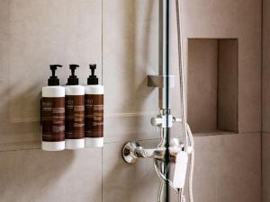 Koupelna v ubytování Issara Boutique Winery Hotel + 30 fotografií