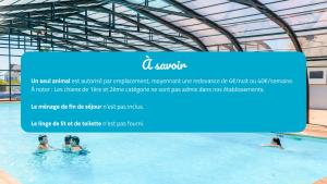 Bazén v ubytování Camping la Corniche nebo v jeho okolí