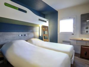Postel nebo postele na pokoji v ubytování Hotel Ibis Budget Abbeville + 22 fotografií