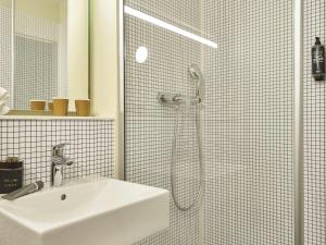 Koupelna v ubytování ibis budget Paris Porte d'Aubervilliers