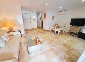 a living room with a couch and a table at appartement en centre ville in Sainte-Maxime