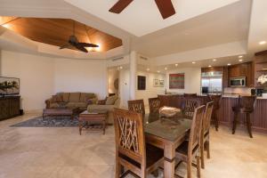 Χώρος καθιστικού στο Amazing Mauna Lani Point ocean Mountain views
