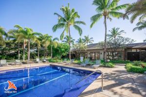Bazén v ubytování 2BR bright quiet condo in Kulalani sleeps 6 nebo v jeho okolí