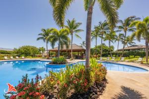 Bazén v ubytování 2BR bright quiet condo in Kulalani sleeps 6 nebo v jeho okolí