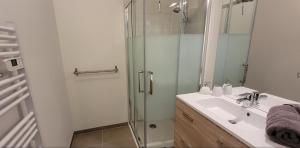 Et badeværelse på Port-Lac 1 & 2 - Lac D'Annecy + 32 billeder