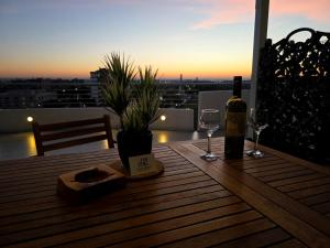 Balcó o terrassa a APT-Large Private Terrace - Sleeps 6 - Close to Bari Airport - Spacious and Relaxing-DDN House