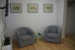two chairs and a table in a living room at VR Martim Moniz in Lisbon