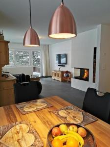 TV a/nebo společenská místnost v ubytování Chesa Andrea, Eg