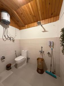 Ένα μπάνιο στο Avasaa Café and Stay