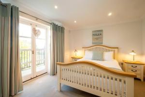 Voodi või voodid majutusasutuse 7 Sanctuary Court - sleeps 12 - Thorpeness - Aldeburgh Coastal Cottages - Close to the Beach, Golf and the Country Club toas