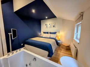 a bedroom with a bed and a bath tub at Duplex avec baignoire balnéo à 10 min de Strasbourg in Schiltigheim +20 photos