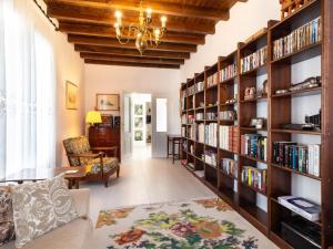 a living room with a large library with bookshelves at Casa Mirador de Murchas in Murchas