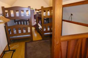 箱根町にあるサンテラス箱根の木製の二段ベッドが2つある部屋の俯瞰図