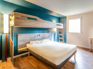 a bedroom with a bed with a loft bed at ibis budget Pertuis Portes du Luberon in Pertuis +53 photos