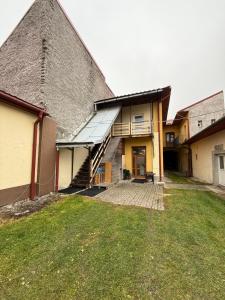 Το κτήριο όπου στεγάζεται  το διαμέρισμα