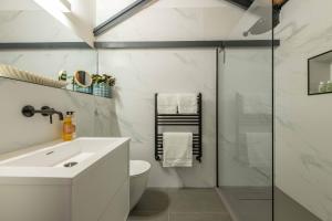 Ένα μπάνιο στο No.10 Factory Cooperage @RWY