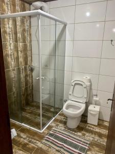 Un baño de Casa com piscina no Campo D'Una