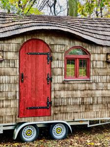 Budova, kde se kemp nachází