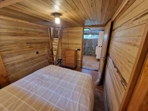 Postel nebo postele na pokoji v ubytování Het boothuis