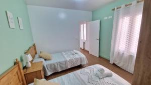 Giường trong phòng chung tại El Madroño Cazorla