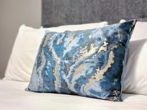 Ένα ή περισσότερα κρεβάτια σε δωμάτιο στο 906 Icon Luxury Apartments