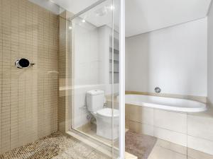 Ένα μπάνιο στο 906 Icon Luxury Apartments +19 φωτογραφίες