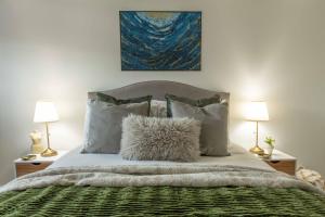 Ένα ή περισσότερα κρεβάτια σε δωμάτιο στο No.10 Factory Cooperage @RWY +12 φωτογραφίες