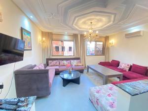 Μια τηλεόραση ή/και κέντρο ψυχαγωγίας στο Jaouharat Al Atlas Family aparts