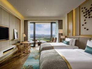 Postel nebo postele na pokoji v ubytování Sofitel Sanya Leeman Resort