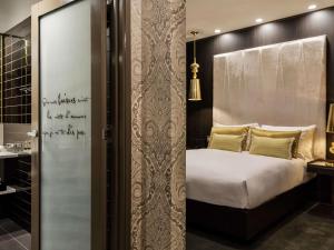 Un pat sau paturi într-o cameră la Sofitel Wellington +119 fotografii