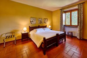 Postel nebo postele na pokoji v ubytování Foresteria Castello di Verrazzano