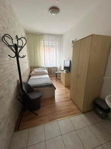 Postel nebo postele na pokoji v ubytování Hotel Wysoka Brama