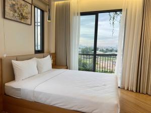 Postel nebo postele na pokoji v ubytování LUMI Reverside Hotel