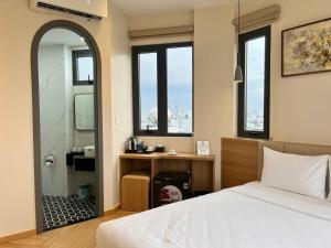 Postel nebo postele na pokoji v ubytování LUMI Reverside Hotel + 61 fotografií