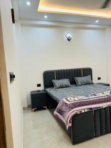 Ένα ή περισσότερα κρεβάτια σε δωμάτιο στο Elfin luxe Homes 1 BHK flat +27 φωτογραφίες