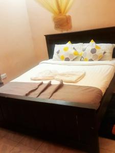 Ένα ή περισσότερα κρεβάτια σε δωμάτιο στο Villa Serene hotel