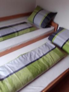 Postel nebo postele na pokoji v ubytování Ferienwohnung In Zandt Mit Garten Und Grill + 13 fotografií