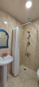 Koupelna v ubytování Hotel Ergo + 57 fotografií