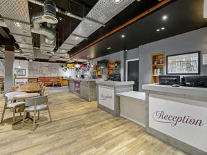 a restaurant with tables and chairs in a room at ibis Styles Glasgow Centre George Square in Glasgow
