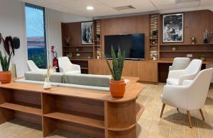 a living room with a couch and a tv at Zenao Appart'hôtels Alfortville in Alfortville