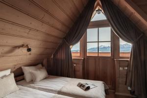 Ένα ή περισσότερα κρεβάτια σε δωμάτιο στο Domki Gliczarów - świetna lokalizacja z widokiem na góry - idealne dla rodzin lub grupy znajomych