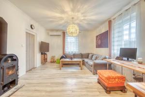 TV/trung tâm giải trí tại Family house in beautiful nature, ideal for fun