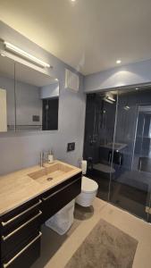 Ένα μπάνιο στο LAAX Homes-Casa Joerger